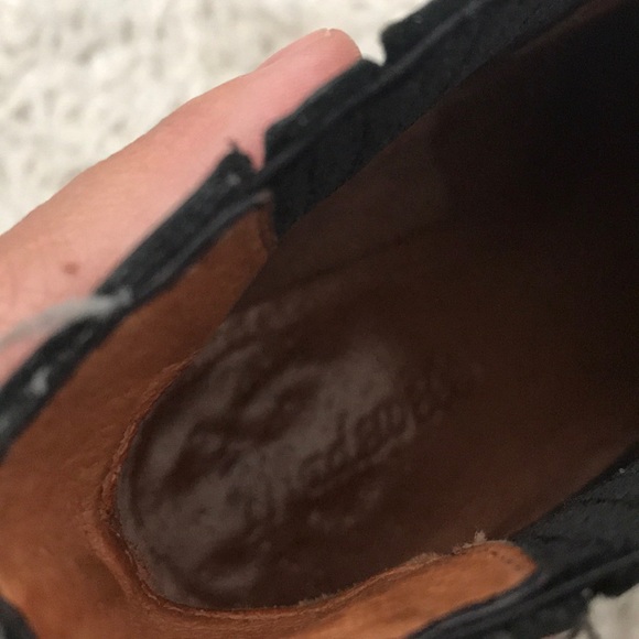 Madewell black Chelsea boots good for fall - Picture 8 of 10
